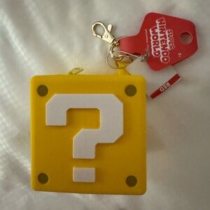 Universal Studios Super Nintendo Yellow Cube Keychain coin pouch